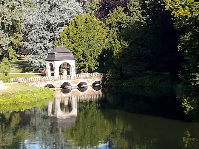 Temple et bassin